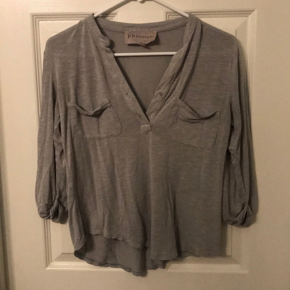 Grey blouse with breast pockets and buttons